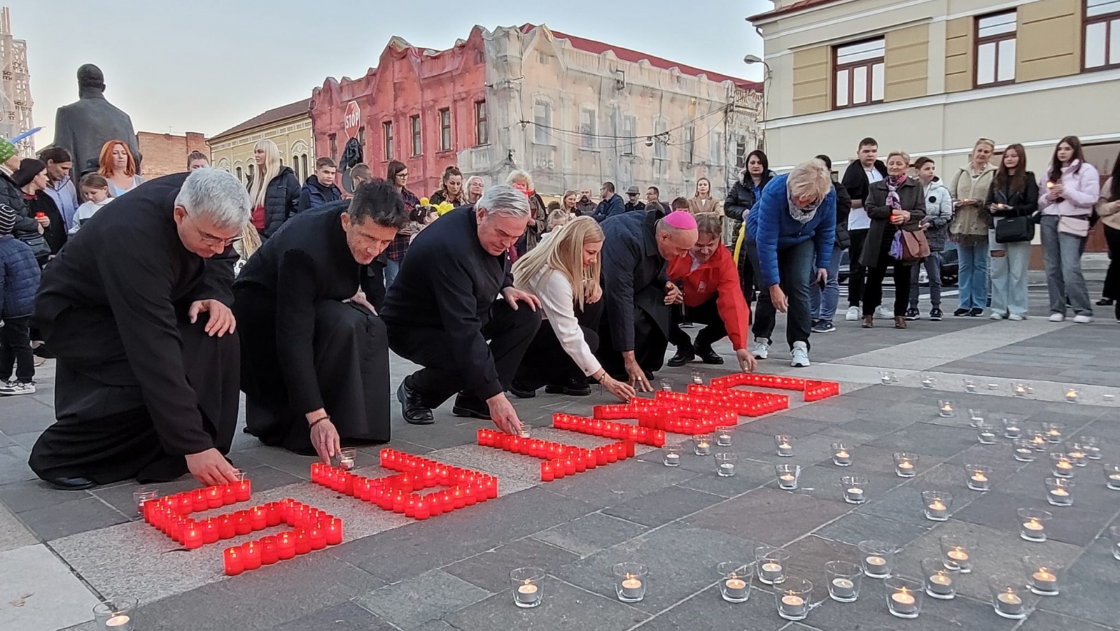 Lumânări pentru Cantinele Sociale