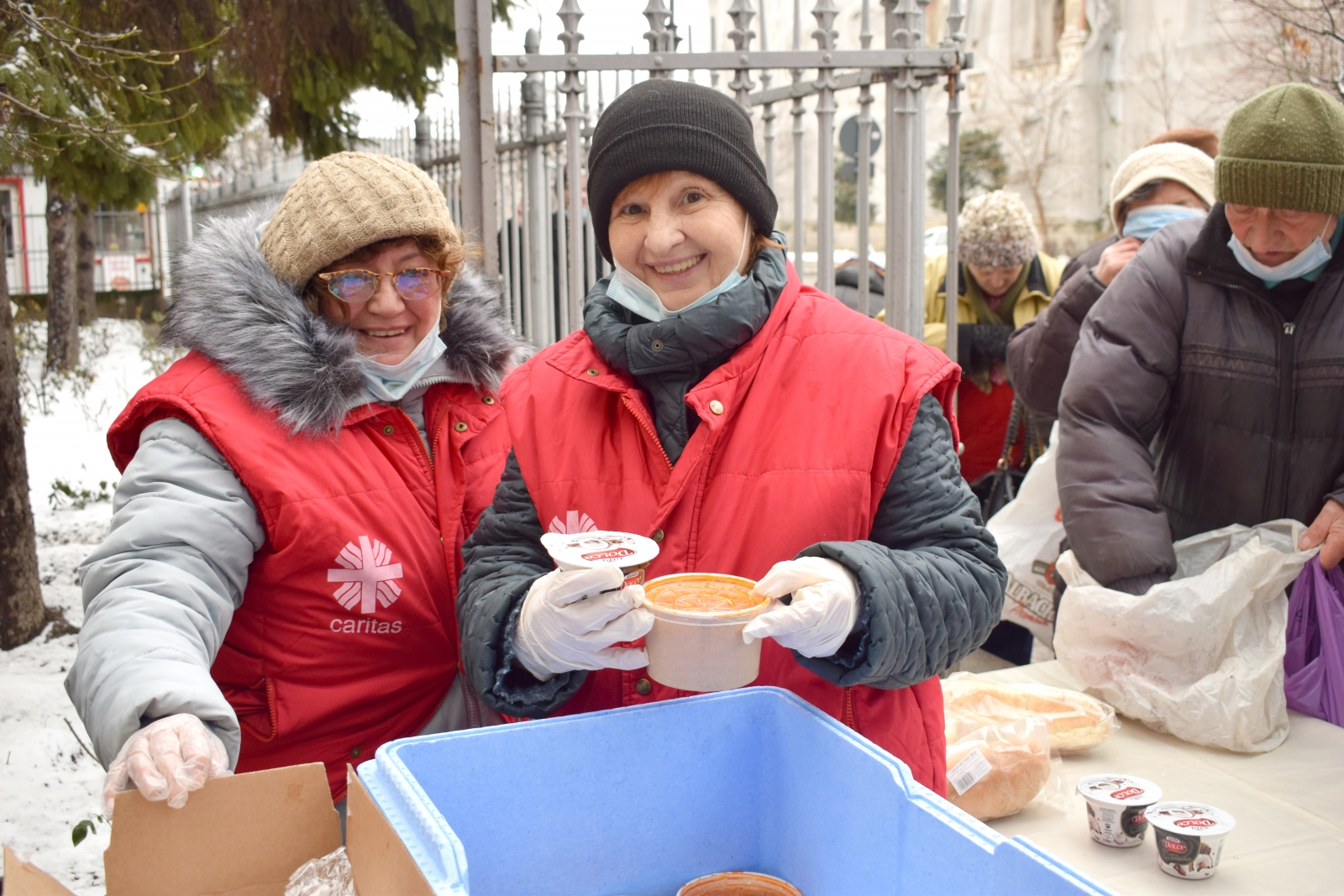 3 more weeks of hotmeal distributions