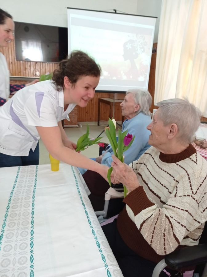 Ziua femeilor în căminele de bătrâni